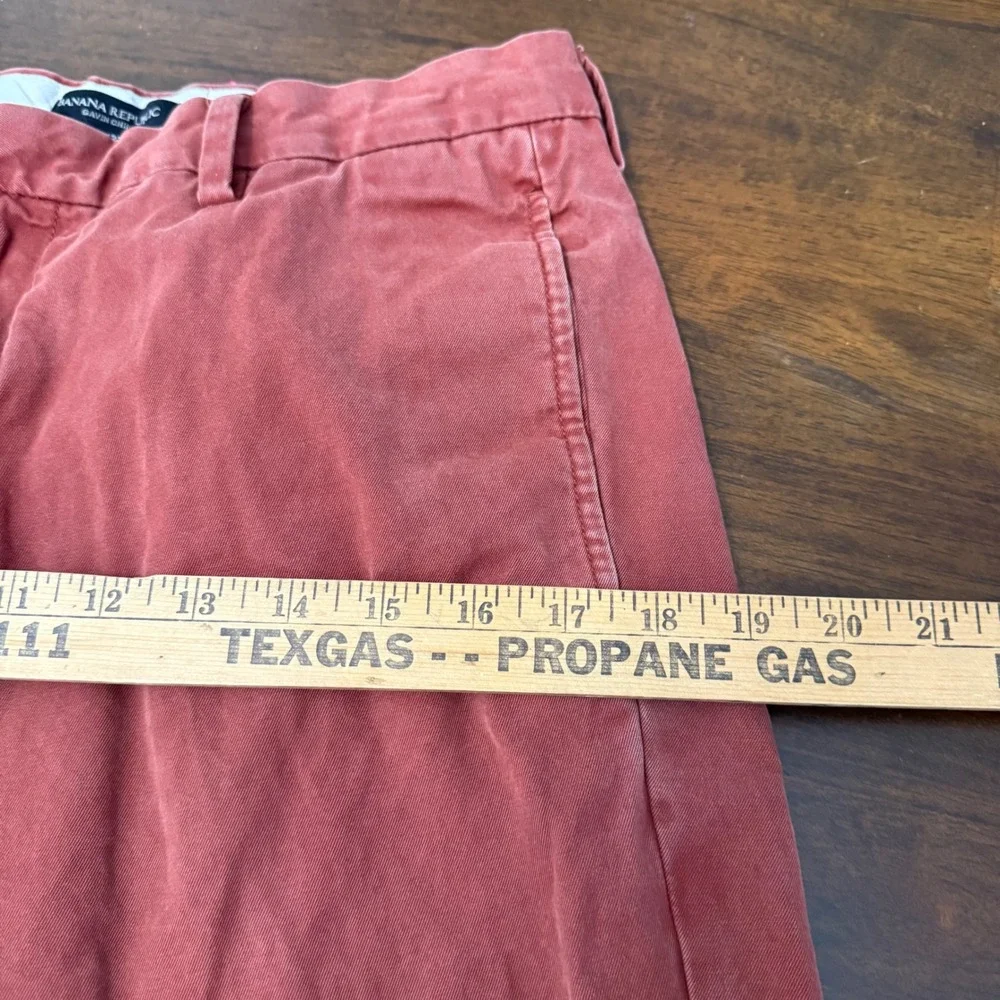 Banana Republic Gavin Chino Mens 32x32 (32x30) Coral Red Cotton Straight Pants